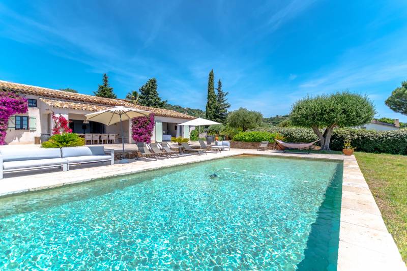 Villa 8 pièces rénovée Grimaud Beauvallon Bartole vue mer panoramique et de plain pied