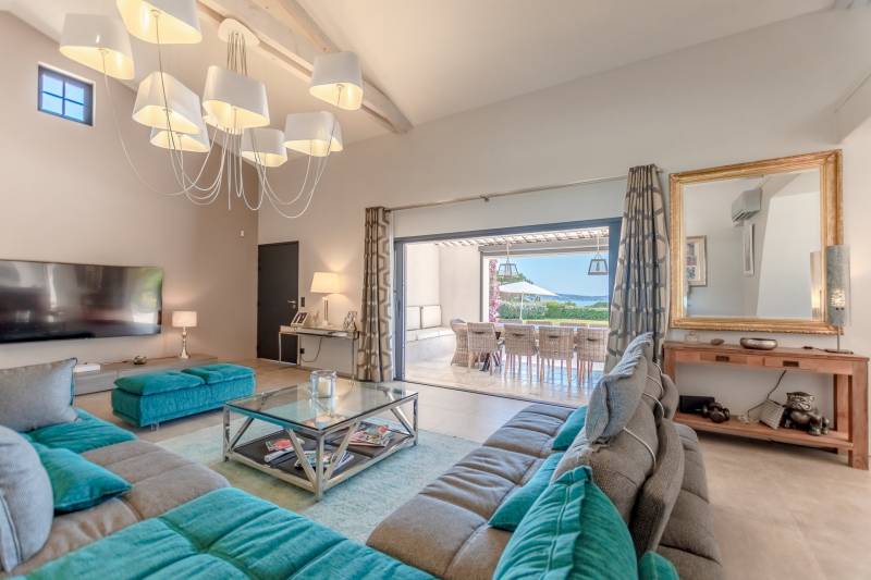 Villa 8 pièces rénovée Grimaud Beauvallon Bartole vue mer panoramique et de plain pied